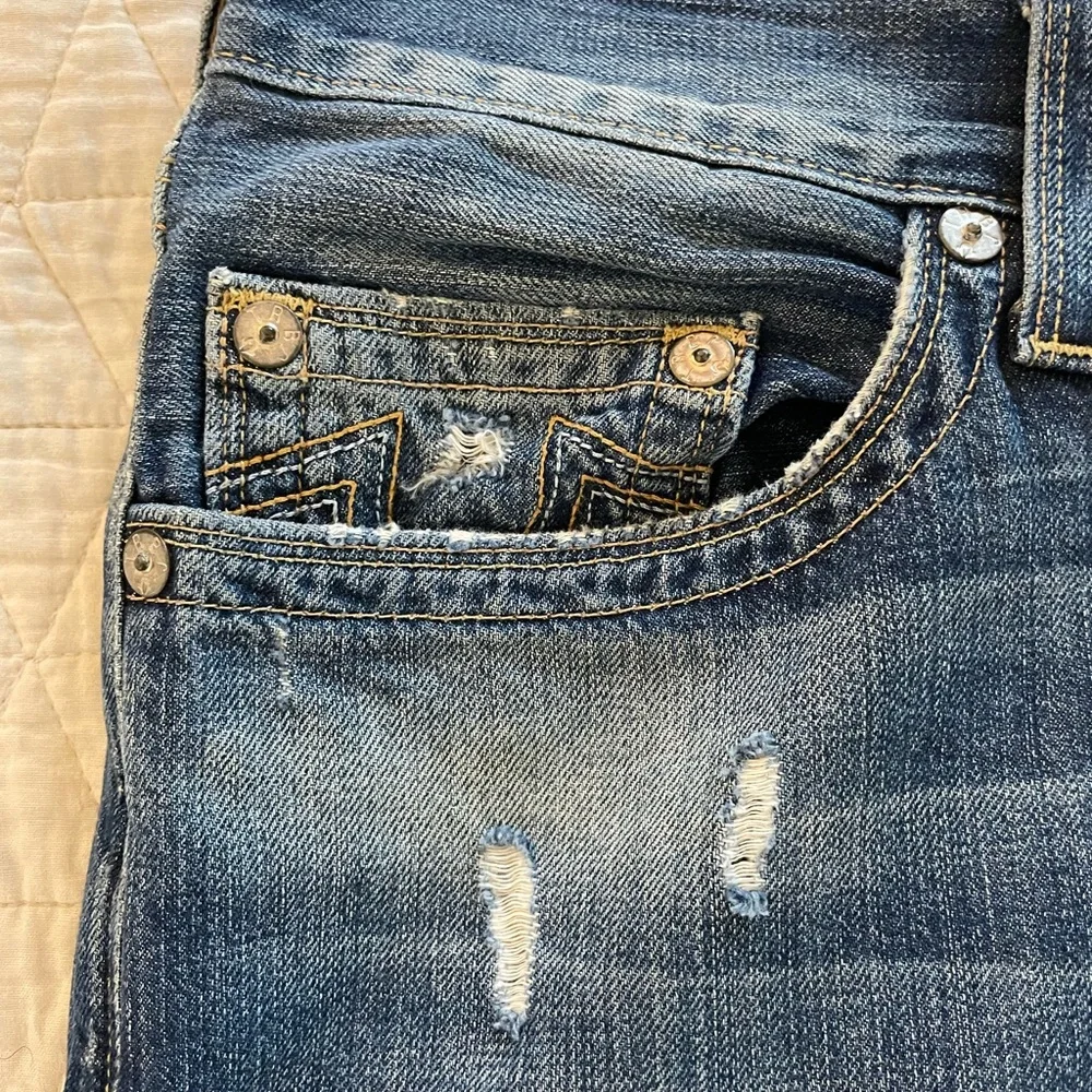True Religion Made in USA Perfectly Distressed Bobby Jean SZ‎ 36 Style MJHT66U51